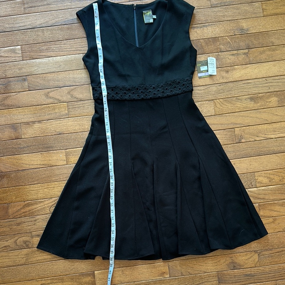 Elegant Black Dress - Picture 6 of 7
